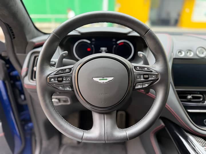 Aston Martin DBX, 2024 — фото 8 из 9