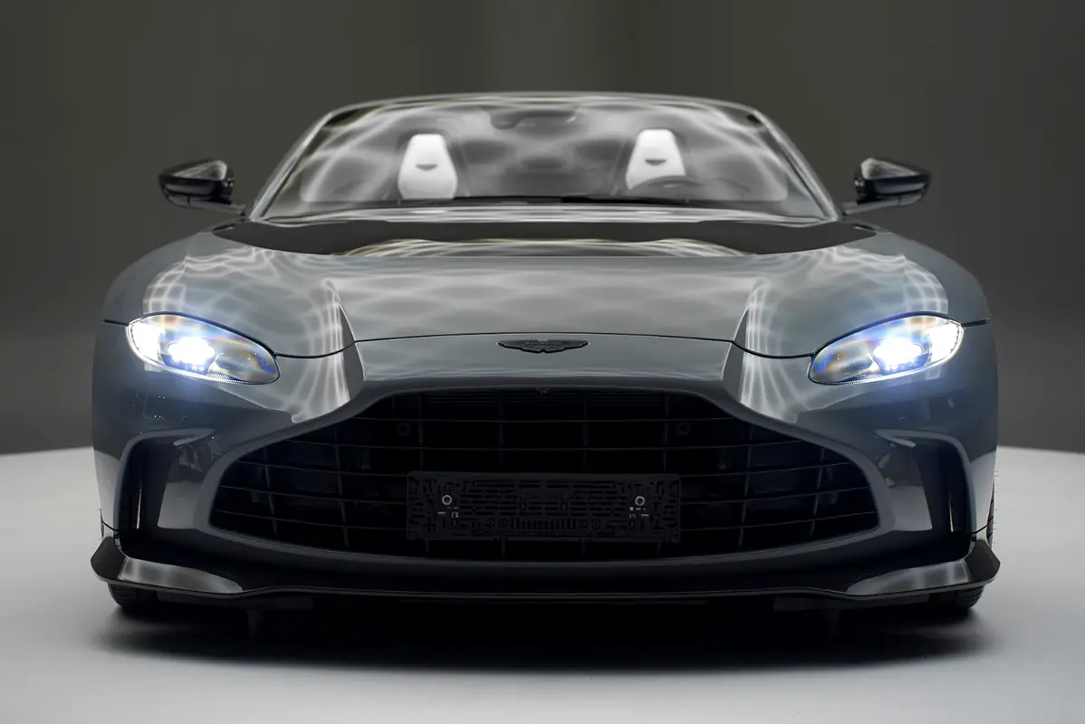 Aston Martin Vantage, 2023 — фото 2 из 10