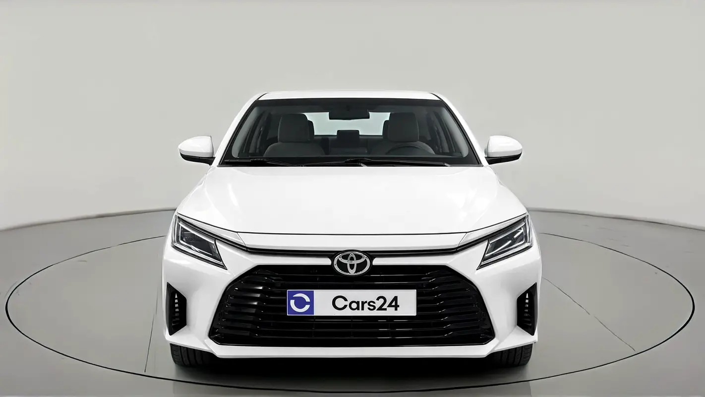 Toyota Yaris, 2023 — фото 2 из 10