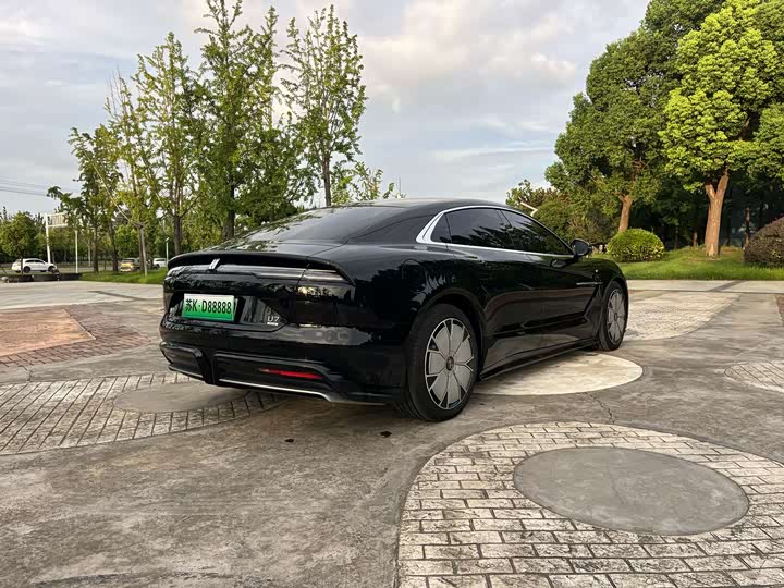 BYD Yangwang U7, 2025 — фото 8 из 9