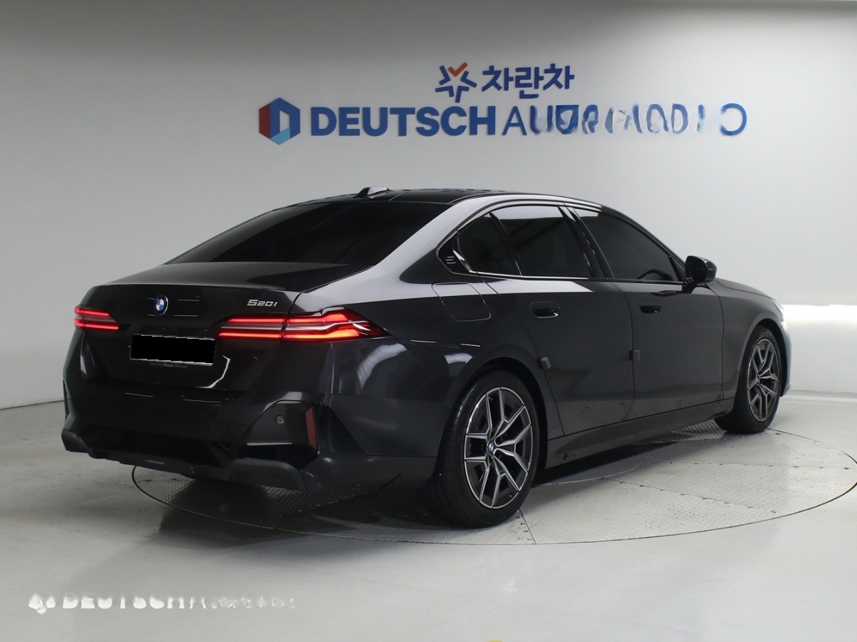 BMW 5 Series, 2025 — фото 2 из 12