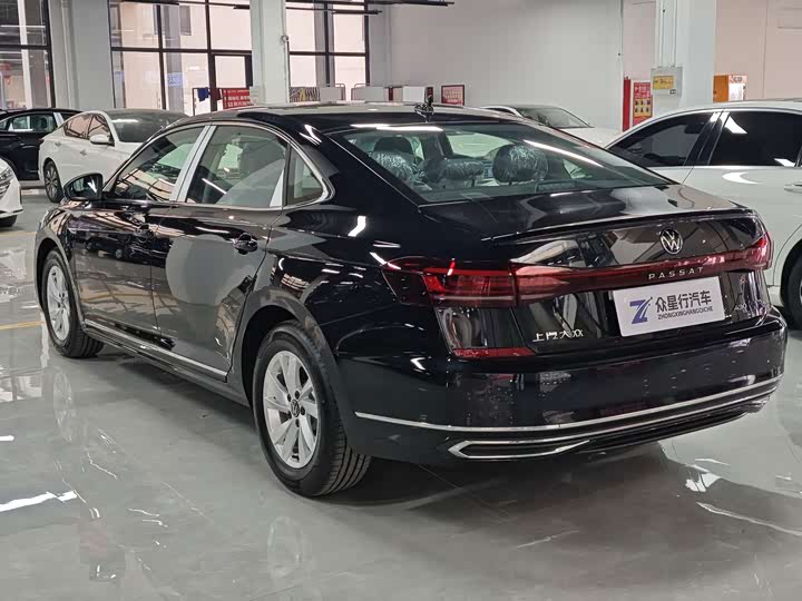 Volkswagen Passat Hybrid, 2025 — фото 6 из 9