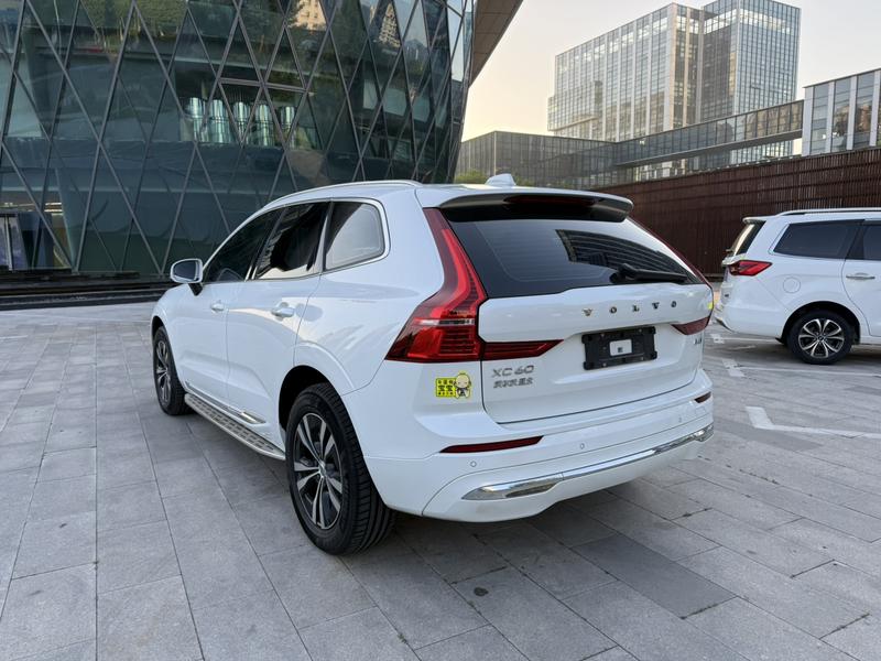 Volvo XC60, 2022 — фото 3 из 9