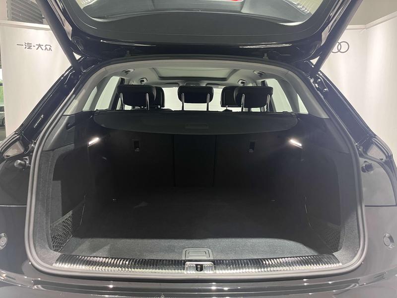Audi Q5L Sportback, 2021 — фото 9 из 10