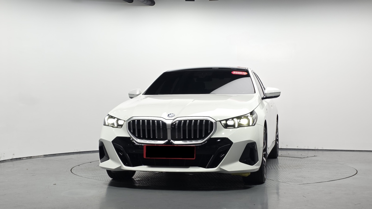 BMW 5 Series, 2025 — фото 3 из 12
