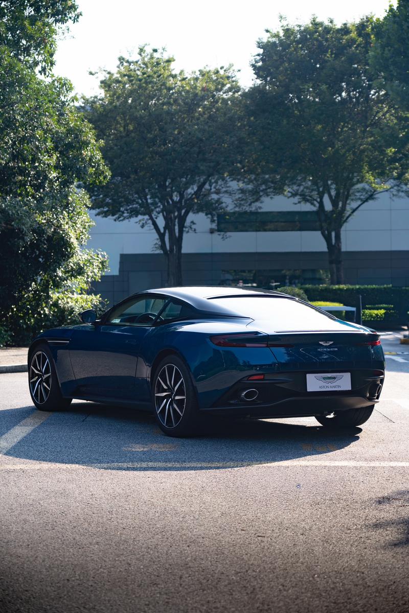 Aston Martin DB11, 2021 — фото 5 из 12