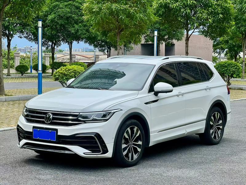 Volkswagen Tiguan L Pro, 2021 — купить в Москве под ключ