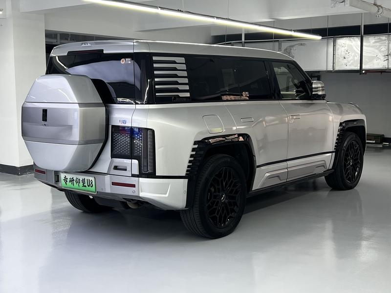 BYD Yangwang U8, 2023 — фото 7 из 11