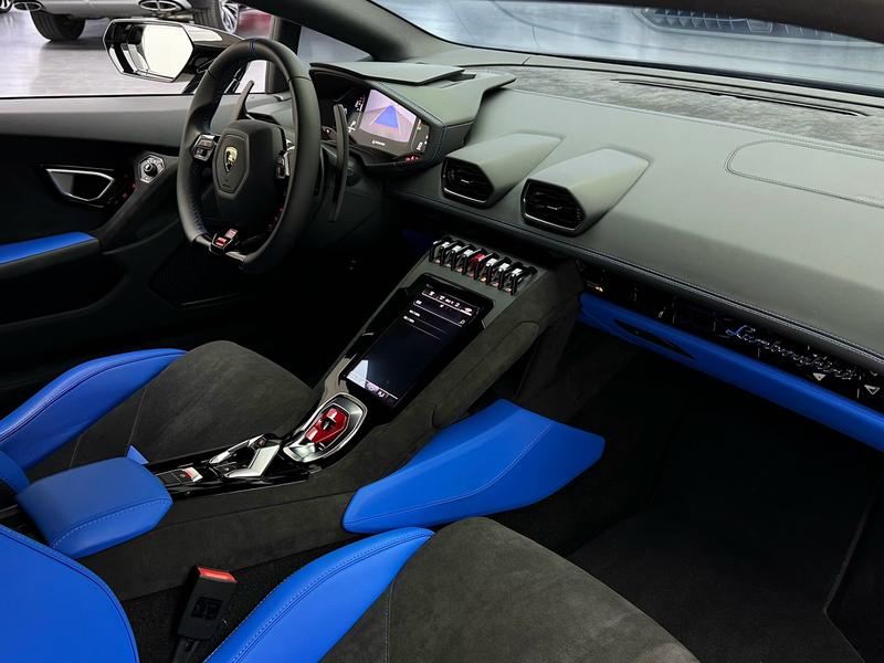 Lamborghini Huracán, 2023 — фото 10 из 12