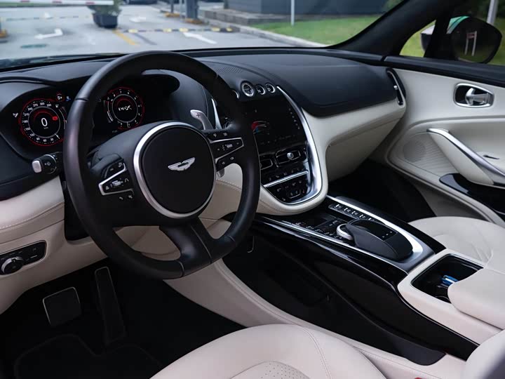 Aston Martin DBX, 2025 — фото 7 из 9