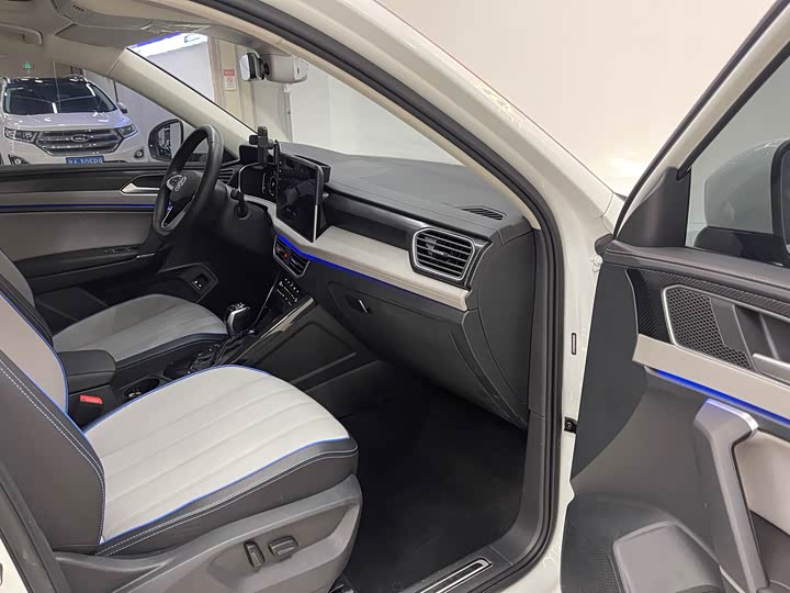 Volkswagen Tayron GTE Hybrid, 2022 — фото 8 из 12