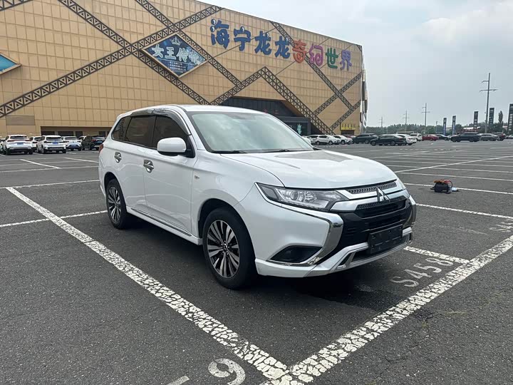 Mitsubishi Outlander, 2022 — фото 3 из 9