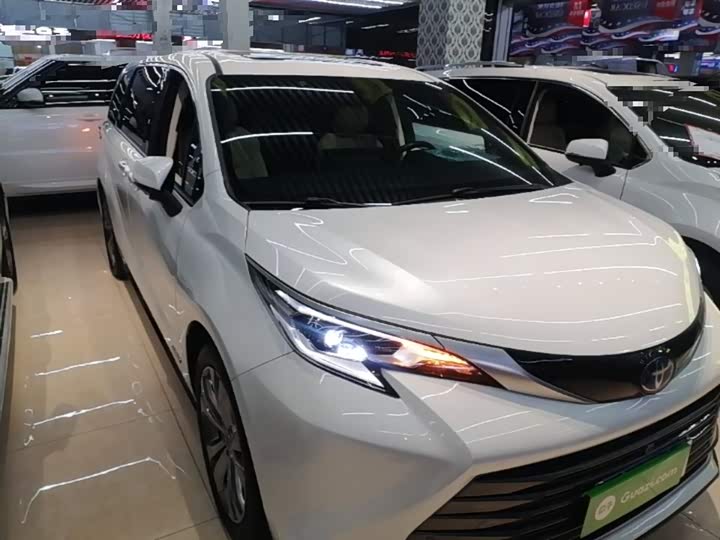 Toyota Sienna, 2023 — фото 4 из 9