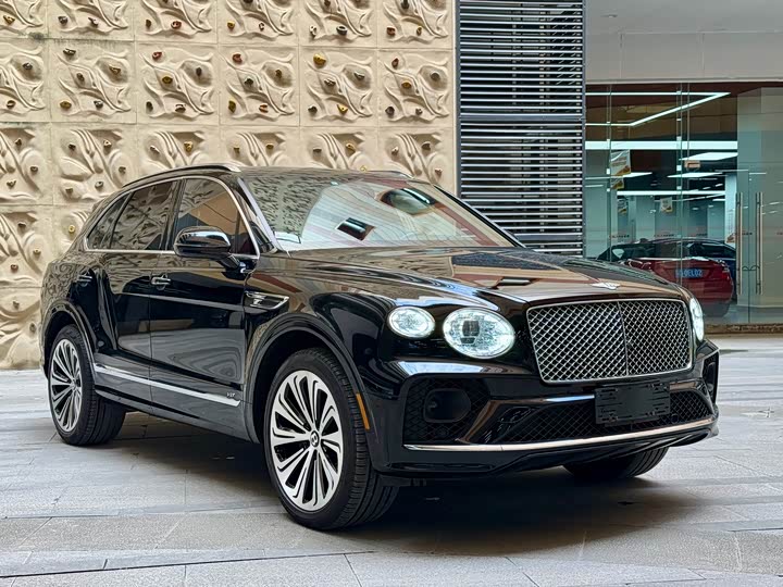 Bentley Bentayga, 2022 — фото 3 из 9