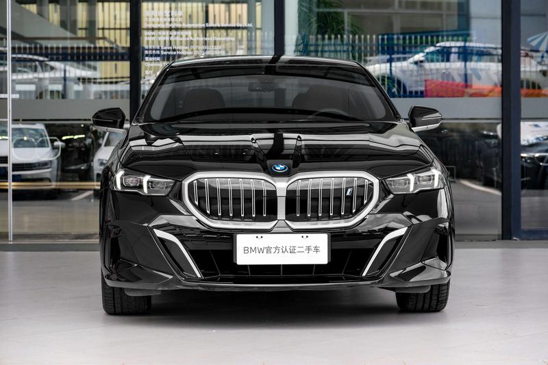 BMW i5, 2025 — фото 2 из 9