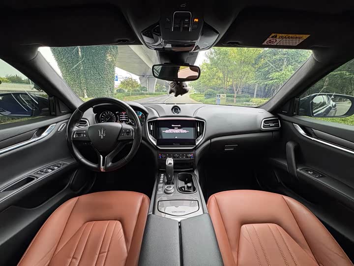 Maserati Ghibli, 2023 — фото 7 из 9