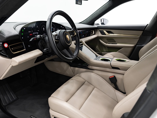 Porsche Taycan, 2023 — фото 9 из 12