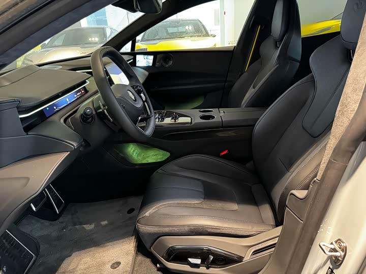 Lotus Emeya, 2025 — фото 7 из 9