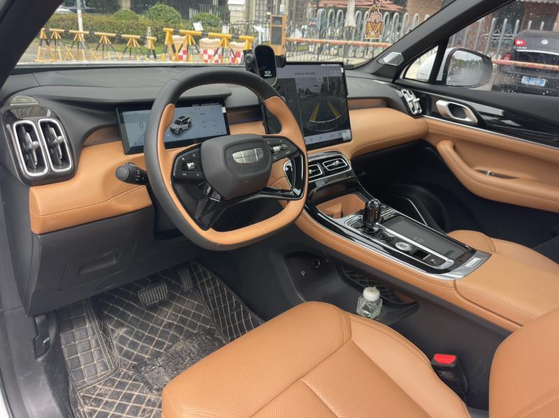 Geely Atlas L, 2025 — фото 9 из 12