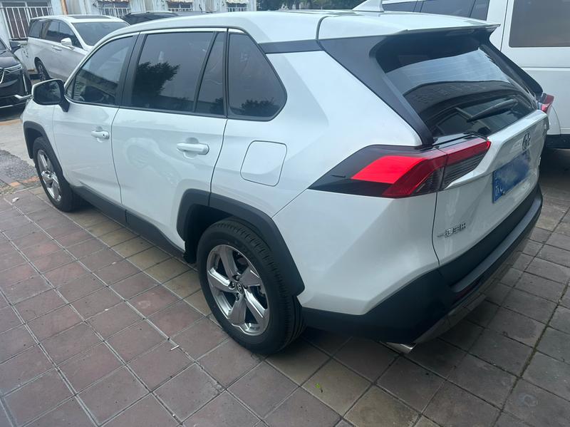 Toyota RAV4, 2022 — фото 4 из 10