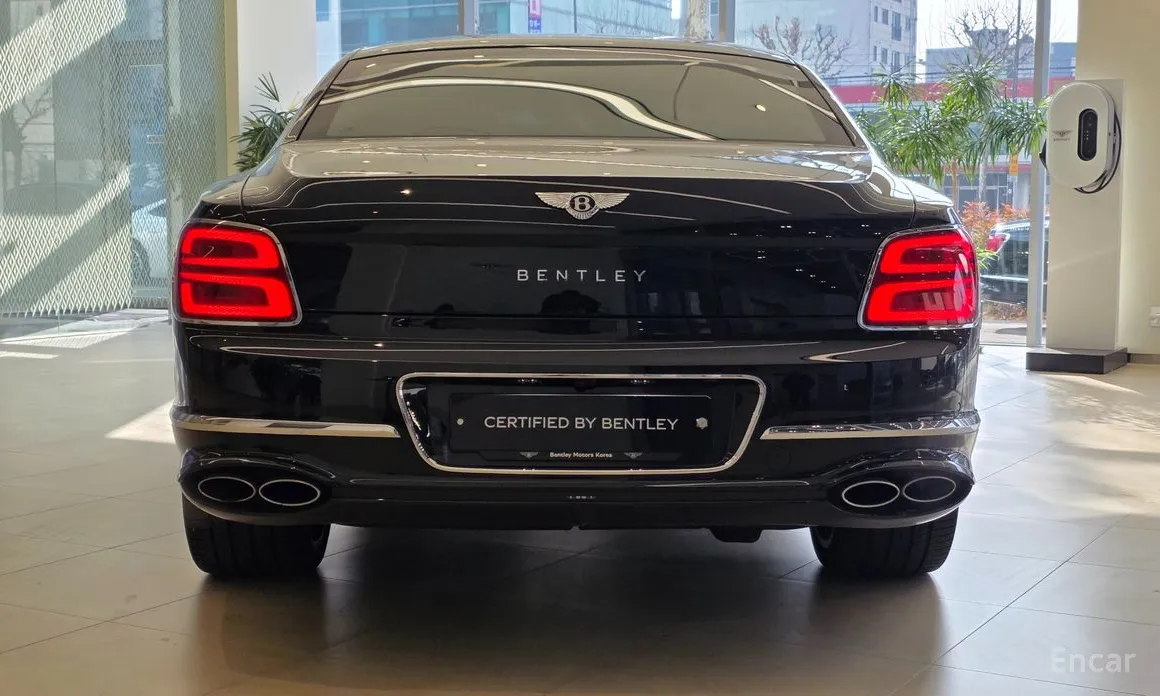 Bentley Flying Spur, 2024 — фото 4 из 9