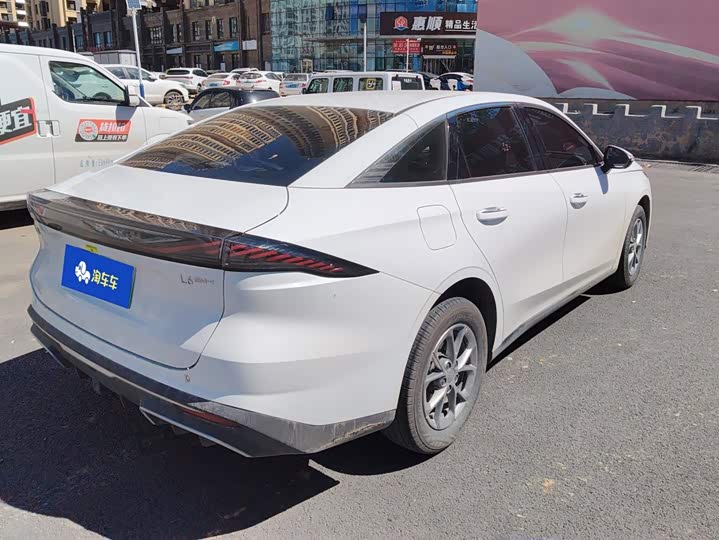 Geely Galaxy L6, 2025 — фото 3 из 9