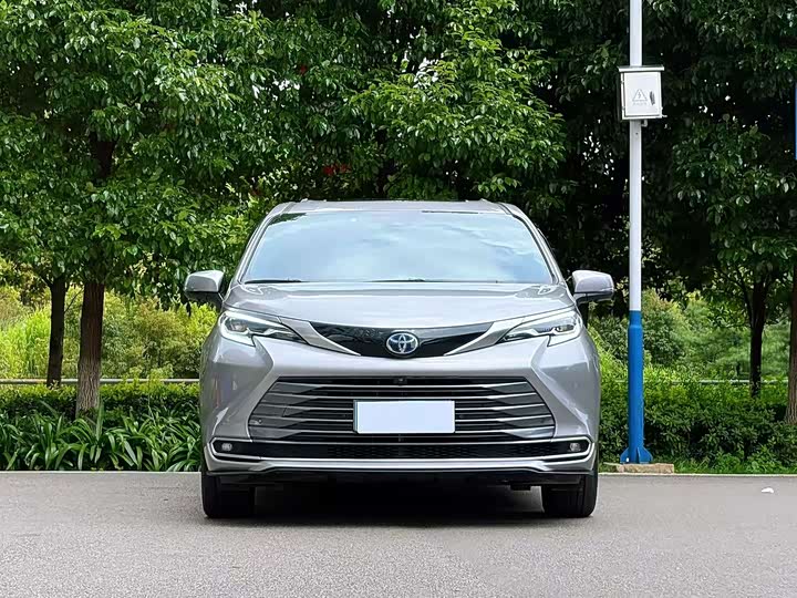 Toyota Sienna, 2022 — фото 3 из 9