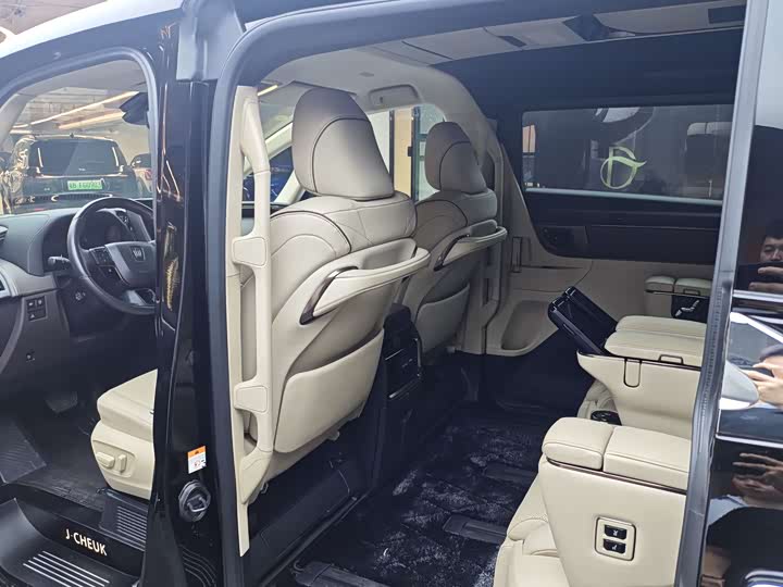 Toyota Vellfire, 2023 — фото 7 из 9