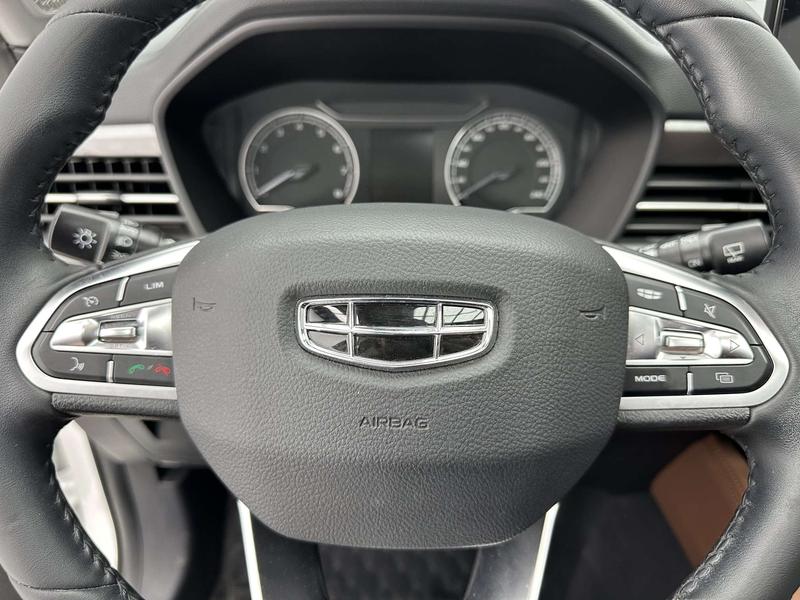 Geely Vision X6, 2023 — фото 8 из 12