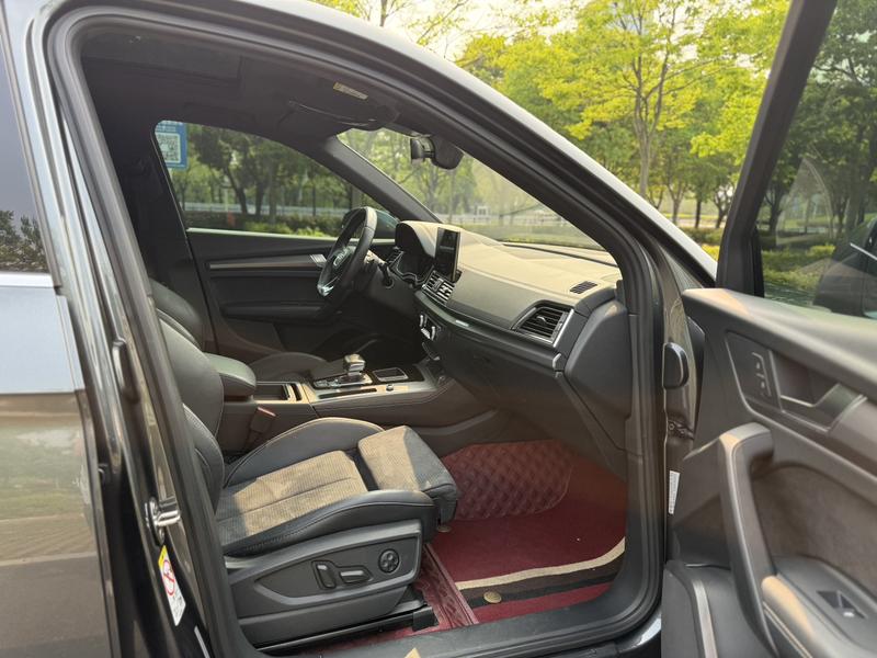 Audi Q5L Sportback, 2022 — фото 10 из 11