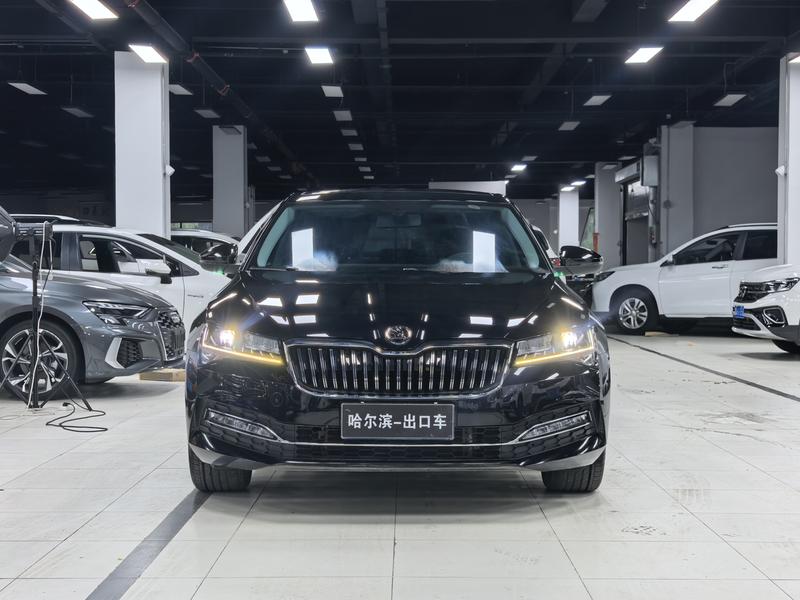 Skoda Superb, 2023 — фото 2 из 12