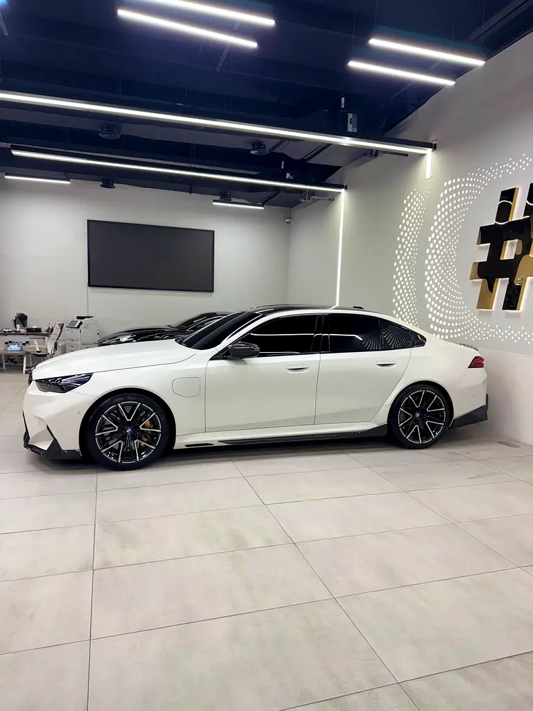BMW M5, 2025 — фото 4 из 10