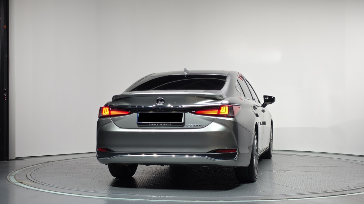Lexus ES, 2023 — фото 4 из 12