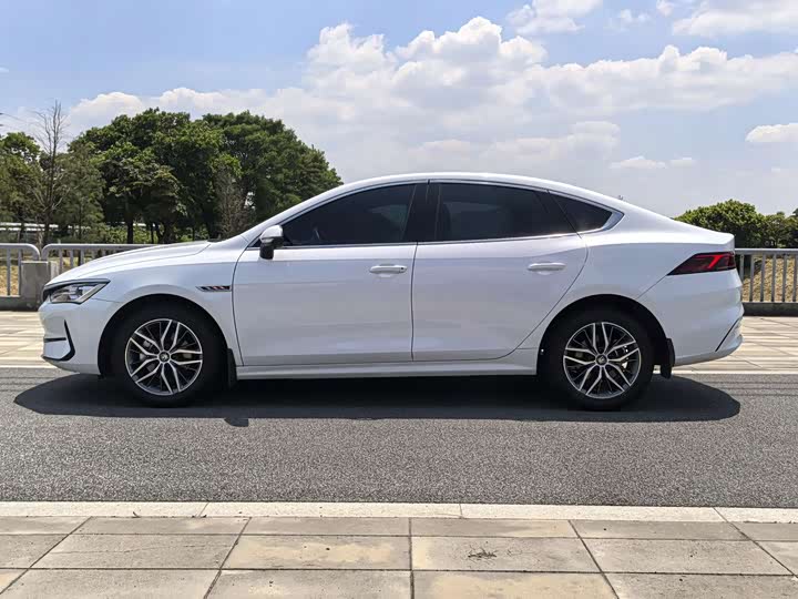 BYD Qin Plus, 2023 — фото 4 из 9