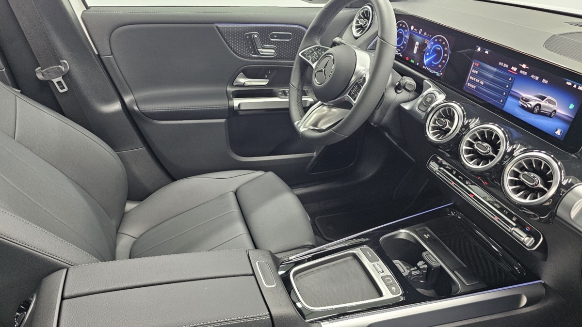 Mercedes-Benz EQB, 2025 — фото 9 из 12
