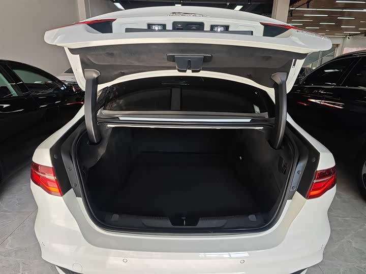 Jaguar XE L, 2024 — фото 9 из 9