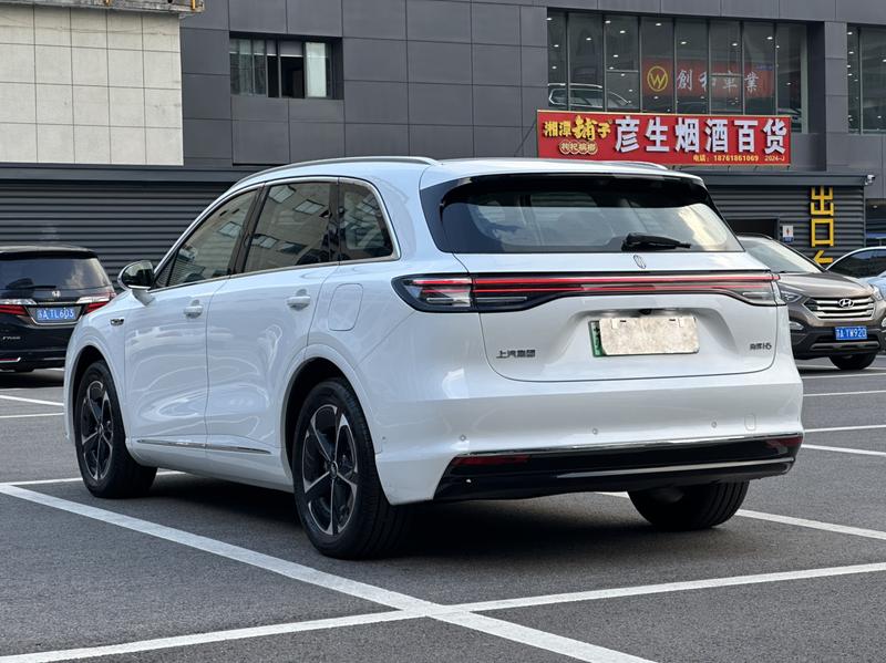 Shangjie (Huawei × SAIC) H5, 2025 — фото 5 из 12
