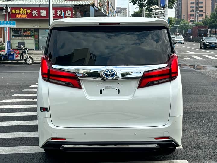 Toyota Alphard, 2021 — фото 2 из 9