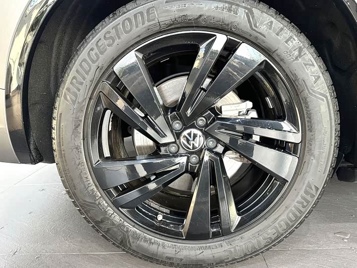 Volkswagen Touareg, 2023 — фото 4 из 9