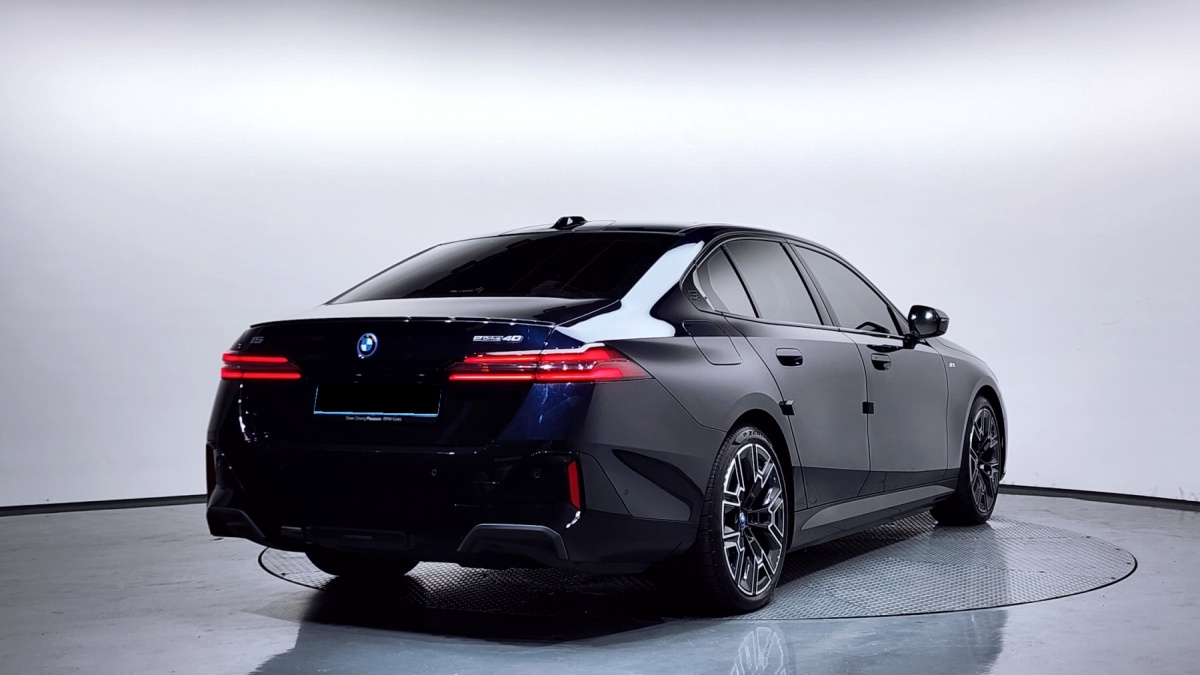 BMW i5, 2023 — фото 2 из 12