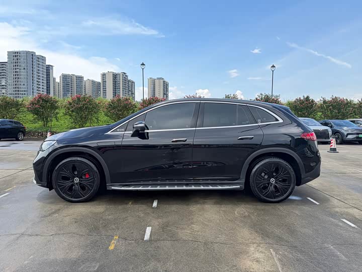 Mercedes-Benz EQE SUV, 2025 — фото 6 из 9