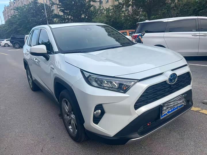 Toyota RAV4 Hybrid, 2022 — фото 3 из 9