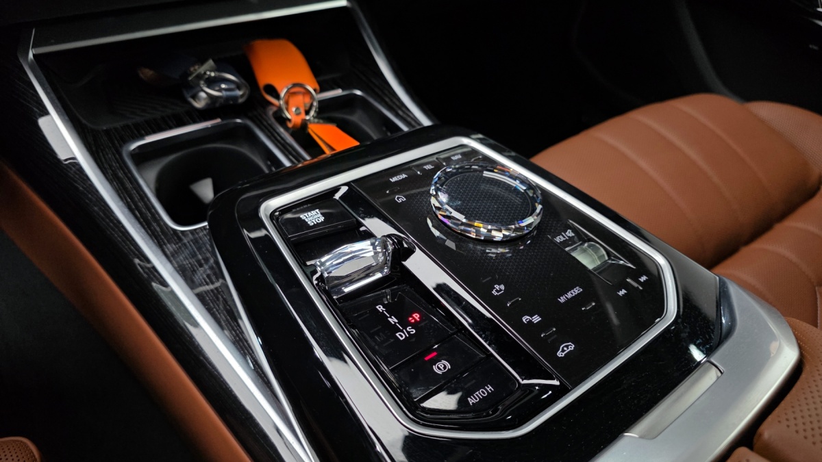 BMW 7 Series, 2025 — фото 9 из 12