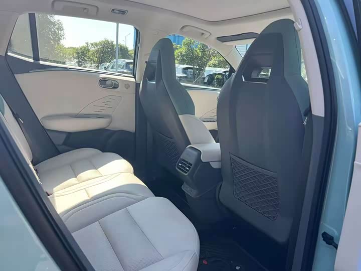 Lynk & Co 06 EM-P Hybrid, 2023 — фото 7 из 9