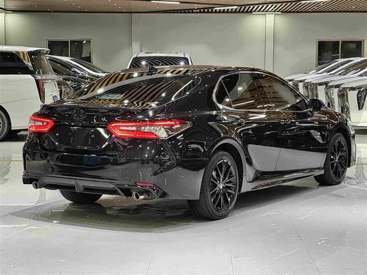 Toyota Camry, 2022 — фото 4 из 9