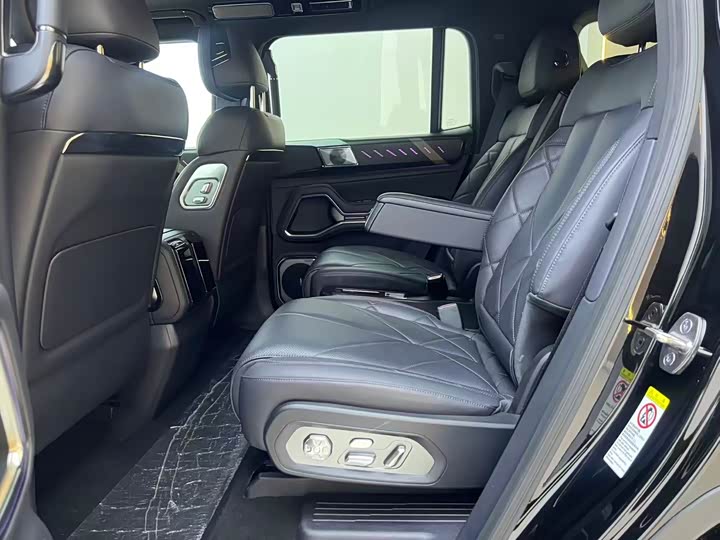 BYD FangChengBao Leopard 8, 2025 — фото 6 из 9