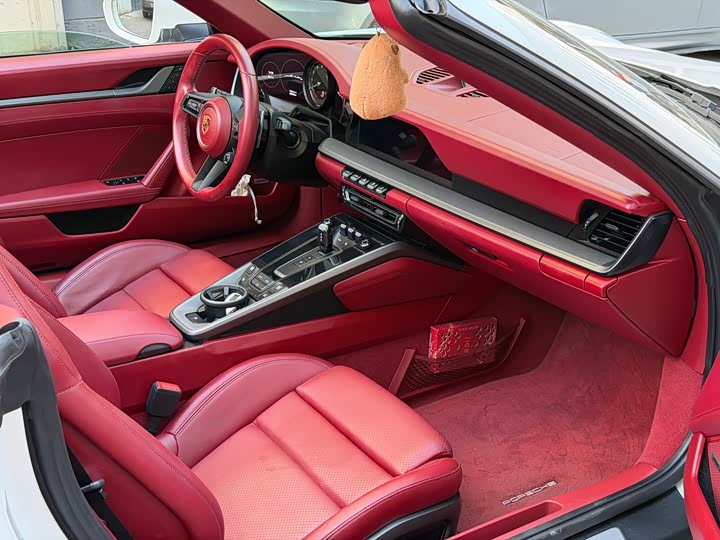 Porsche 911, 2021 — фото 4 из 5