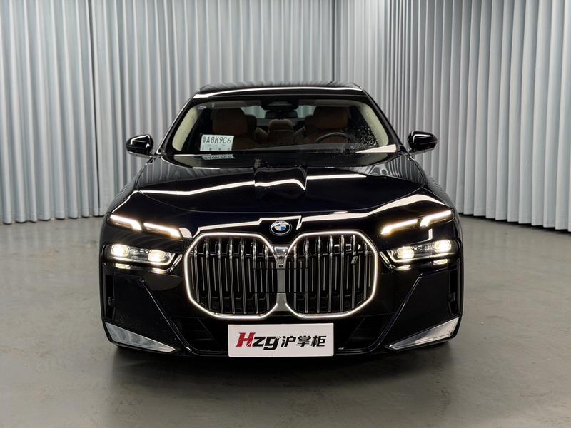 BMW i7, 2023 — фото 2 из 7