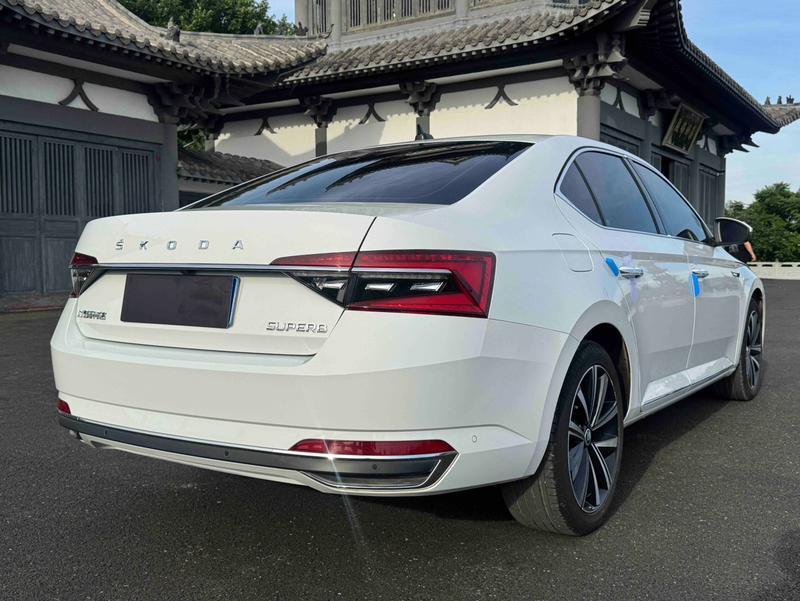 Skoda Superb, 2023 — фото 6 из 12