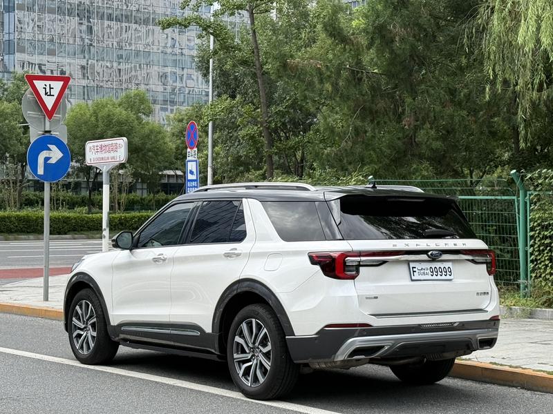 Ford Explorer, 2023 — фото 5 из 12